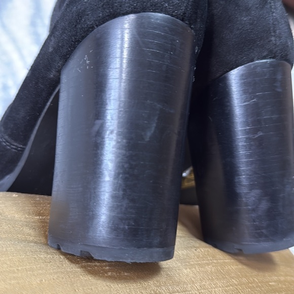 Tory Burch Sofia Lug Sole Black Suede Bootie size 8.5 - Picture 9 of 16